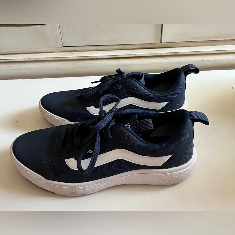 Vans UltraRange UltraCush Shoes Navy & White Men's Size 7 Women’s 8.5 sneakers